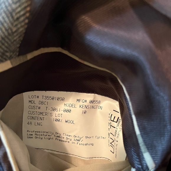 Burberry 100% Wool Kensington Blazer (48 Long) - Picture 3 of 9